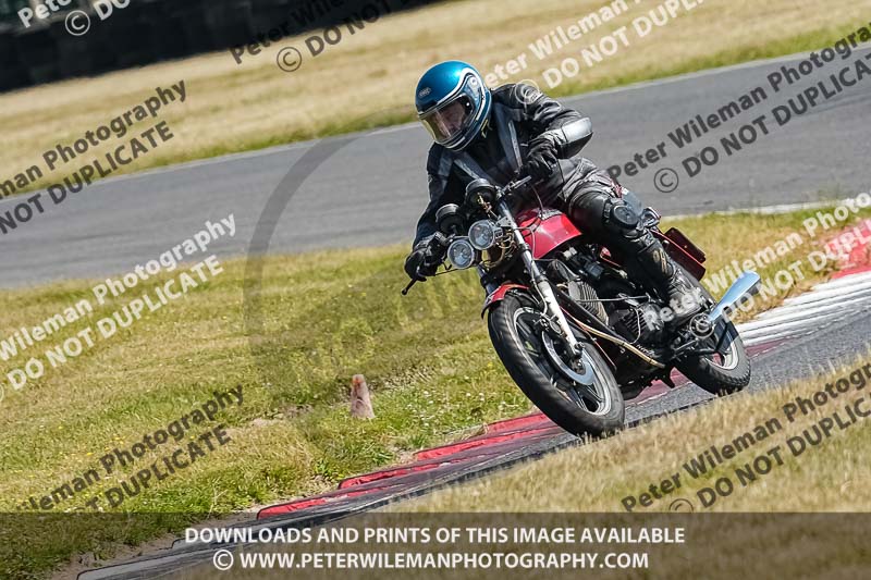 cadwell park;cadwell park photographs;cadwell trackday photographs;enduro digital images;event digital images;eventdigitalimages;peter wileman photography;racing digital images;trackday digital images;trackday photos